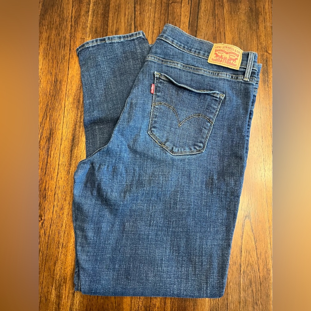 Women’s Levi’s 311 Shaping Skinny - Sz 33